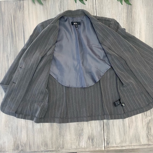 2 Piece Suit Single Breasted Blazer with Culottes Grey Pinstripe Size 9 - Picture 8 of 16